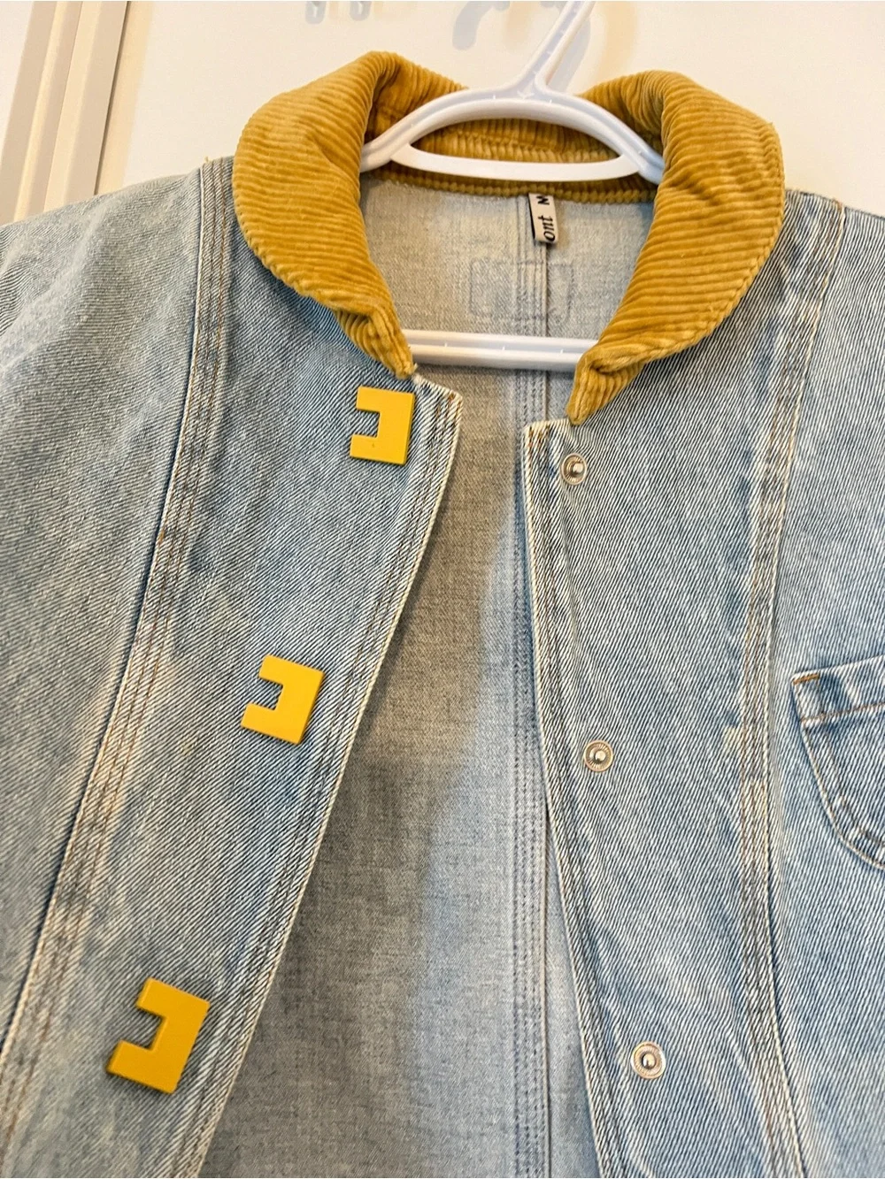 Woman Light Wash Denim Jacket with Mustard Corduroy Collar - Picture 3 of 15